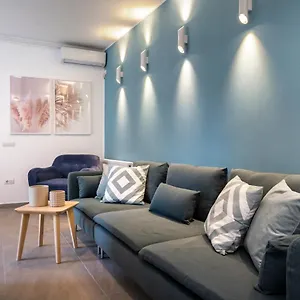 Sapphire In The Center Of Apartment Bucharest