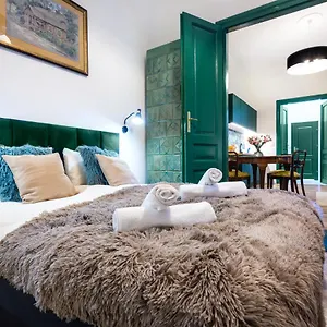 Tyzenhauz Economy Apartment Krakow